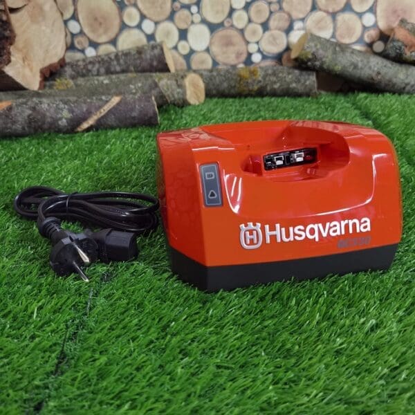 Husqvarna punjač QC330 220V - Slika 4