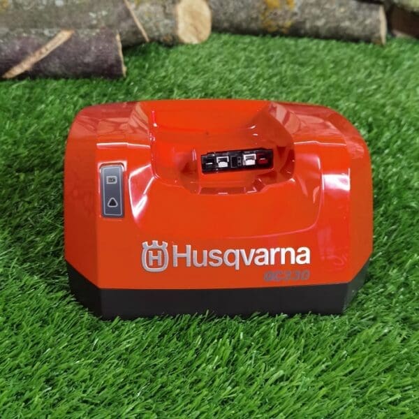 Husqvarna punjač QC330 220V - Slika 2