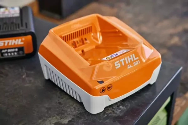 STIHL brzi punjač AL 301 - Slika 4