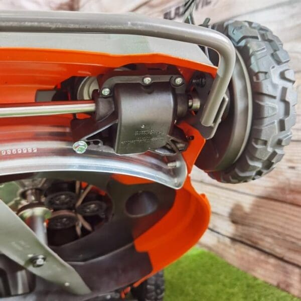 Motorna kosilica Husqvarna LC 353AWD - Slika 20