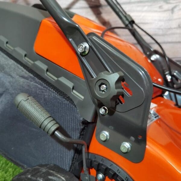 Motorna kosilica Husqvarna LC 140SP - Slika 16