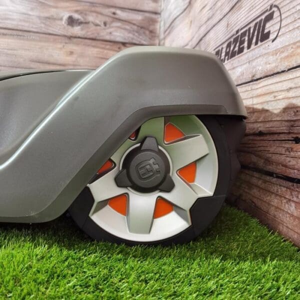 Husqvarna Automower 430X robotska kosilica - Slika 9