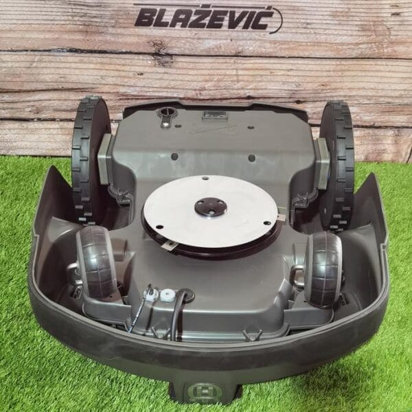 Husqvarna Automower 430X robotska kosilica - Slika 12