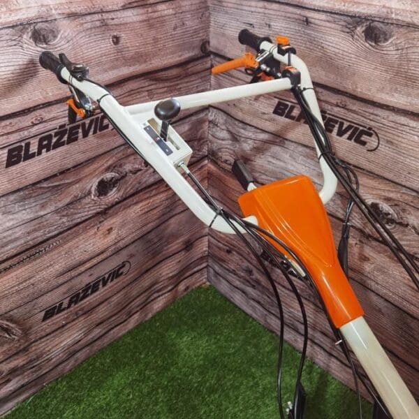 STIHL motorna kopačica MH 700 - Slika 17