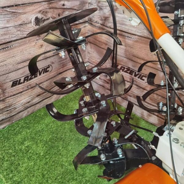 STIHL motorna kopačica MH 700 - Slika 16