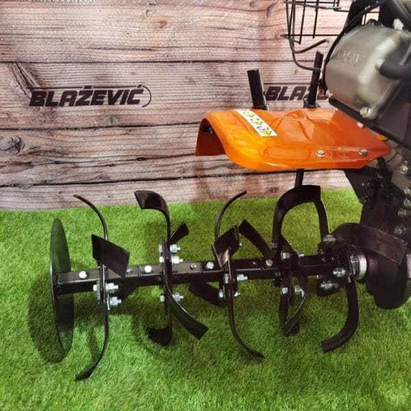 STIHL motorna kopačica MH 700 - Slika 26