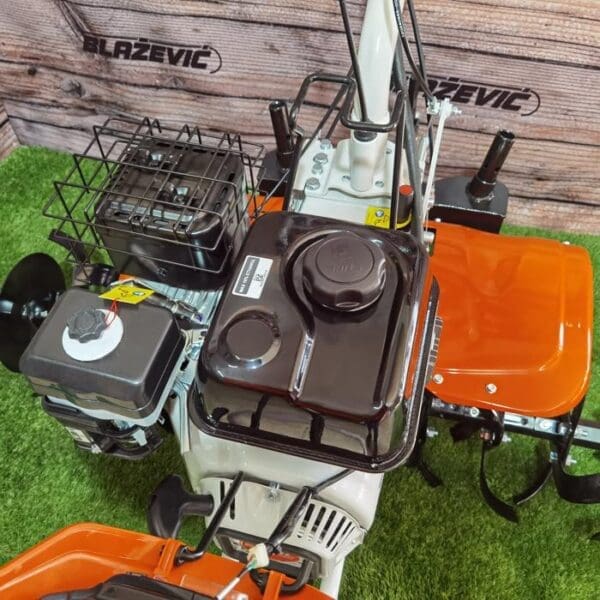 STIHL motorna kopačica MH 700 - Slika 38