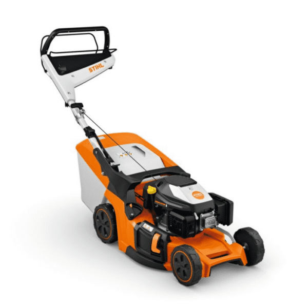 Benzinska kosilica STIHL RM 443 V s pogonom i preciznim rezom, idealna za srednje velike travnjake.